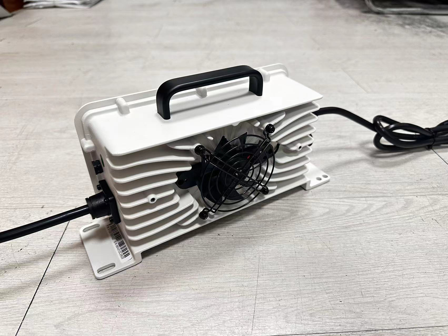 OneE Charger Product Showcase 4
